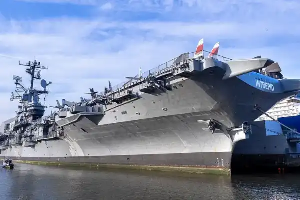 Intrepid Museum, Hell's Kitchen