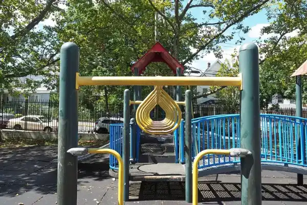 Magenta Playground, Olinville
