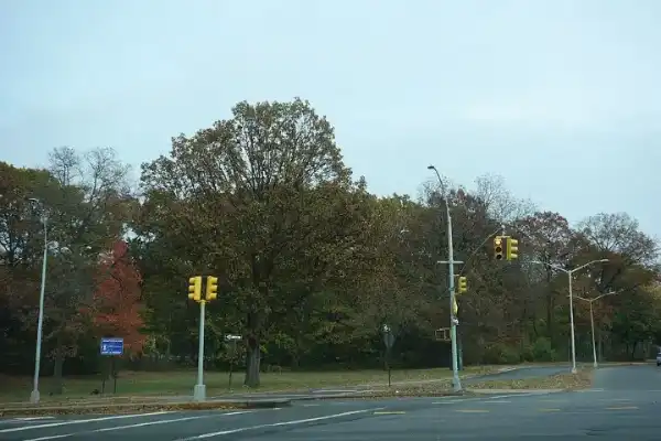 McLaughlin Playground, Hollis Hills